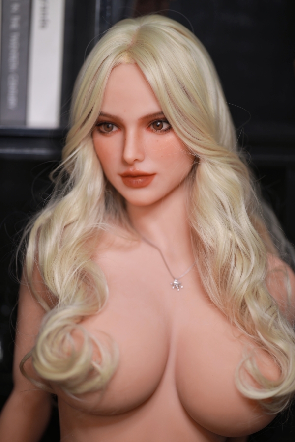 Poupées sexuelles femme blonde aux gros seins pour hommes
